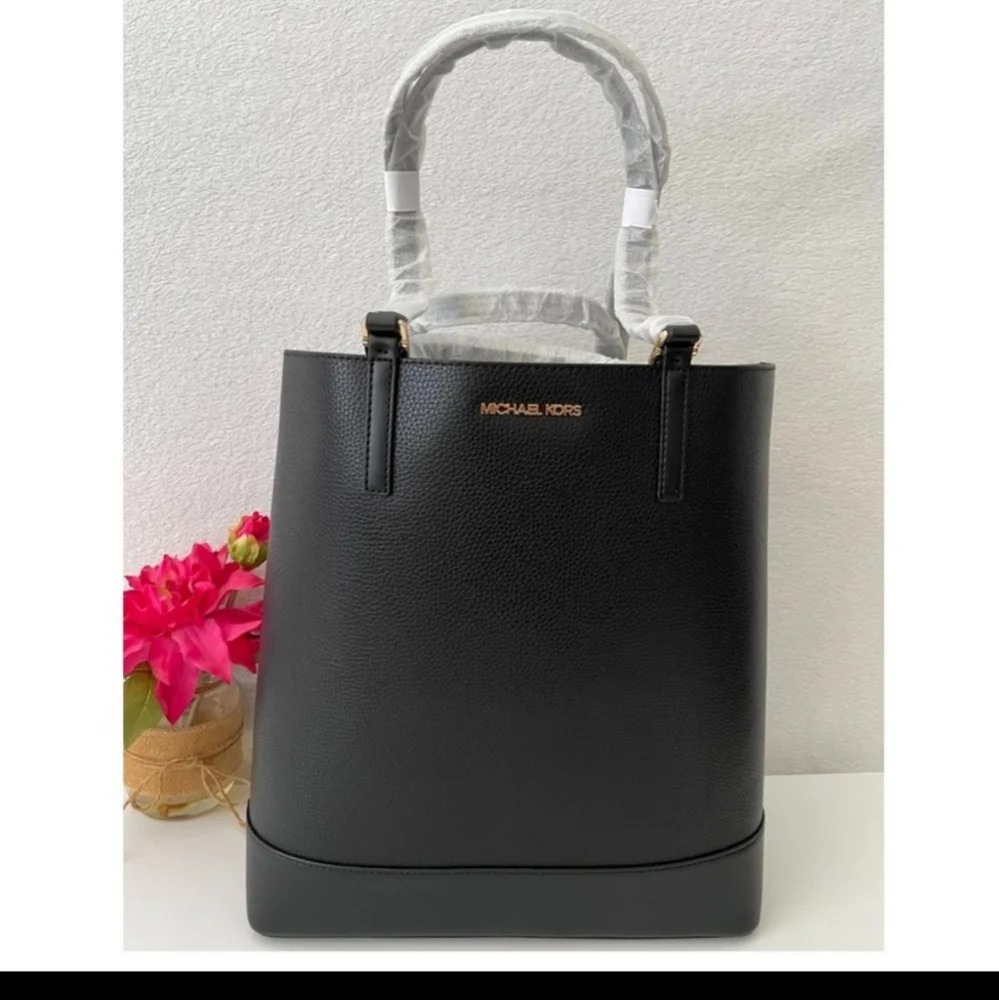 NEW Michael Kors Kelli Tote - Picture 8 of 9